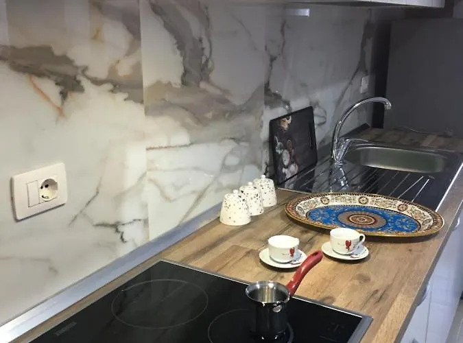 شقة Linda's فلورا